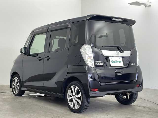 日産 デイズ ルークス ハイウェイスターターボ 兵庫県 2015(平27)年 9.2万km ブラック ・社外7インチメモリナビ/・CD/DVD/SD/USB/iPod/・ワンセグTV/・アラウンドビューモニター/・両側パワースライド/・衝突軽減システム/・横滑り防止装置/・アイドリングストップ/・HIDヘッドライト/・オートライト/・フォグライト/・ステアリングリモコン/・ETC/・純正フロアマット/・純正15インチアルミホイール/・純正ドアバイザー/・防眩ミラー/・スマートキー/・プッシュスタート/・W＋サイドエアバッグ