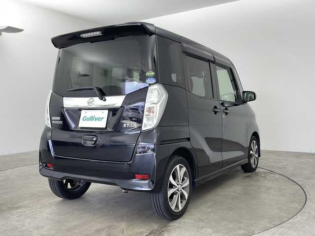 日産 デイズ ルークス ハイウェイスターターボ 兵庫県 2015(平27)年 9.2万km ブラック ・社外7インチメモリナビ/・CD/DVD/SD/USB/iPod/・ワンセグTV/・アラウンドビューモニター/・両側パワースライド/・衝突軽減システム/・横滑り防止装置/・アイドリングストップ/・HIDヘッドライト/・オートライト/・フォグライト/・ステアリングリモコン/・ETC/・純正フロアマット/・純正15インチアルミホイール/・純正ドアバイザー/・防眩ミラー/・スマートキー/・プッシュスタート/・W＋サイドエアバッグ