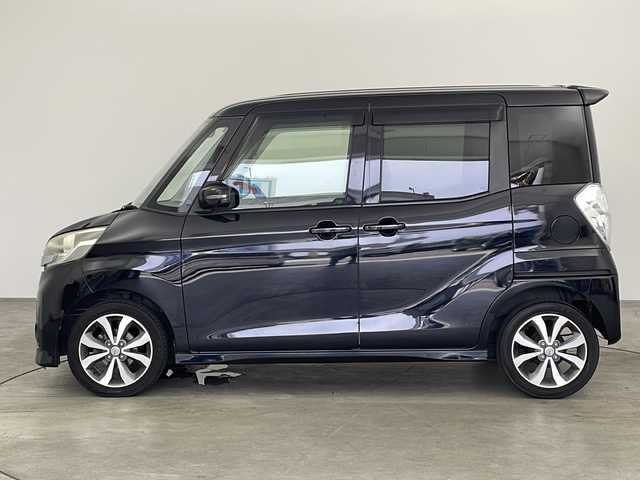 日産 デイズ ルークス ハイウェイスターターボ 兵庫県 2015(平27)年 9.2万km ブラック ・社外7インチメモリナビ/・CD/DVD/SD/USB/iPod/・ワンセグTV/・アラウンドビューモニター/・両側パワースライド/・衝突軽減システム/・横滑り防止装置/・アイドリングストップ/・HIDヘッドライト/・オートライト/・フォグライト/・ステアリングリモコン/・ETC/・純正フロアマット/・純正15インチアルミホイール/・純正ドアバイザー/・防眩ミラー/・スマートキー/・プッシュスタート/・W＋サイドエアバッグ