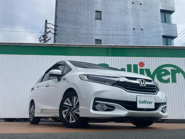 ホンダ シャトル ハイブリッド X スタイルエディション 三重県 2016(平28)年 11.8万km ホワイトオーキッドパール 外部検査済み/ワンオーナー/カロッツェリアメモリナビ/　＊フルセグテレビ/DVD/CD/Bluetooth/バックカメラ/クルーズコントロール/シティブレーキアクティブシステム/LEDヘッドランプ/オートライト/ボディ同色電動オート格納ドアミラー/革巻きステアリングホイール/ステアリングスイッチ/プラズマクラスター付きオートエアコン/SRSエアバック（運転席/助手席/サイド/カーテン）/ビルトインETC/スマートキーシステム/プッシュスタート