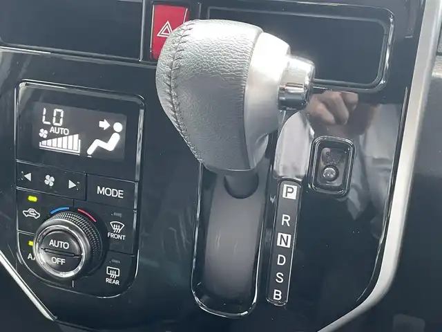 トヨタ タンク カスタムG 滋賀県 2020(令2)年 4.8万km パールホワイトⅢ 純正9インチナビ（Bluetooth/SD/CD/フルセグ）/バックカメラ/横滑り防止装置/コーナーセンサー（前後）/衝突軽減装置/ドライブレコーダー（前後）/両側電動スライドドア/LEDヘッドライト/純正14インチアルミホイール/ビルトインETC/スマートキー/シートヒーター（前席）/電動格納ミラー/プッシュスタート