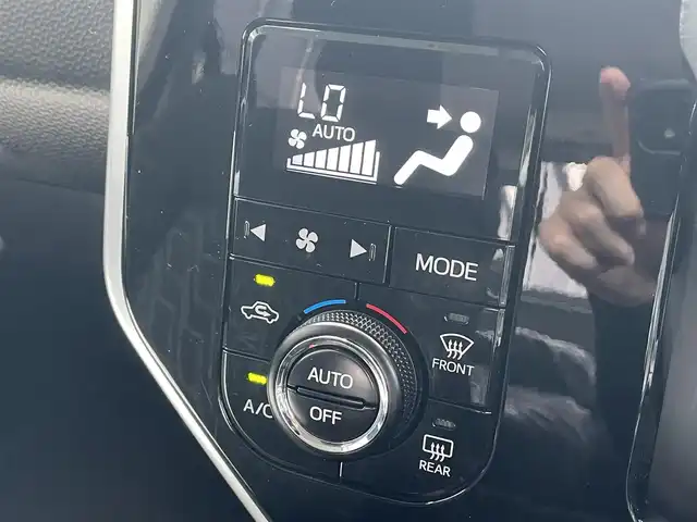 トヨタ タンク カスタムG 滋賀県 2020(令2)年 4.8万km パールホワイトⅢ 純正9インチナビ（Bluetooth/SD/CD/フルセグ）/バックカメラ/横滑り防止装置/コーナーセンサー（前後）/衝突軽減装置/ドライブレコーダー（前後）/両側電動スライドドア/LEDヘッドライト/純正14インチアルミホイール/ビルトインETC/スマートキー/シートヒーター（前席）/電動格納ミラー/プッシュスタート
