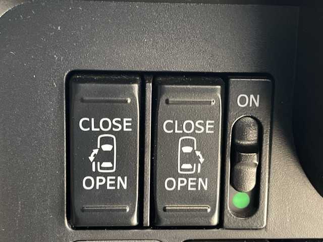 トヨタ タンク カスタムG 埼玉県 2020(令2)年 4.8万km パールホワイトⅢ スマートアシスト/純正9インチナビ/　　Bluetooth/SD/CD/フルセグ/バックカメラ/コーナーセンサー（前後）/クルーズコントロール/両側電動スライドドア/シートヒーター（前席）/LEDヘッドライト/純正14インチアルミホイール/ビルトインETC/スマートキー