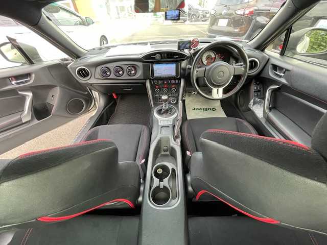 トヨタ ８６ GT 静岡県 2013(平25)年 4.8万km サテンホワイトパール 6MT/社外WedsSport18inAW/社外ナビ/（AM/FM/BT/TV）/社外フルエアロ（フロント・サイド・リア）/BLITZ車高調/社外マフラー/ETC/プッシュスタート/スマートキー/スペアキー1/オートライト/HIDヘッドライト/純正フロアマット/電格ミラー/革巻きステアリング/社外タコメーター（AUTO GAUGE)/取扱説明書