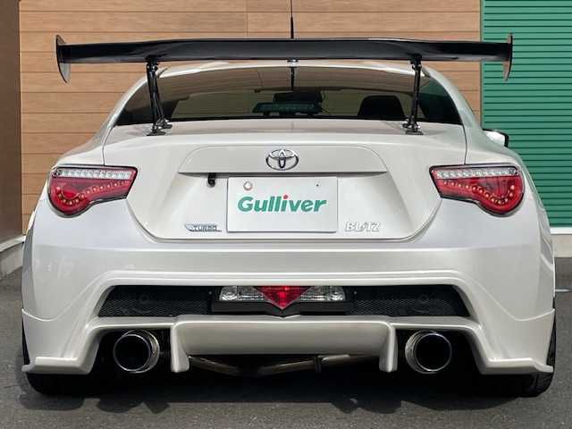 トヨタ ８６ GT 静岡県 2013(平25)年 4.8万km サテンホワイトパール 6MT/社外WedsSport18inAW/社外ナビ/（AM/FM/BT/TV）/社外フルエアロ（フロント・サイド・リア）/BLITZ車高調/社外マフラー/ETC/プッシュスタート/スマートキー/スペアキー1/オートライト/HIDヘッドライト/純正フロアマット/電格ミラー/革巻きステアリング/社外タコメーター（AUTO GAUGE)/取扱説明書