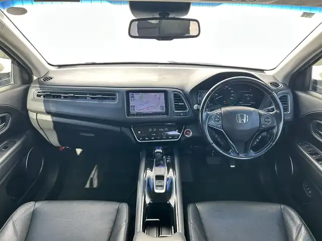 ホンダ ヴェゼル ハイブリッド Z ホンダセンシング 群馬県 2016(平28)年 8.8万km クリスタルブラックパール ワンオ-ナ-/ディーラーオプション8インチインターナビ/ CD/DVD/Bluetooth/SD/AUX/HDMI/USB/フルセグTV/バックカメラ/Honda SENSING/・ACC(アダプティブクルーズコントロール)/・CMBS（衝突被害軽減ブレーキ）/・LKAS（車線維持支援システム）/・路外逸脱抑制機能/・誤発進抑制機能/・先行車発進お知らせ機能/・標識認識機能/・歩行者事故低減ステアリング/・オートハイビーム/レザーシート/前席シートヒーター/前席パワーシート/運転席メモリーシート/革巻きステアリング/ステアリングリモコン/ETC/電子パーキングブレーキ/オートブレーキホールド/純正LEDヘッドライト/純正18インチアルミ/前方ドライブレコーダー/保証書/取扱説明書