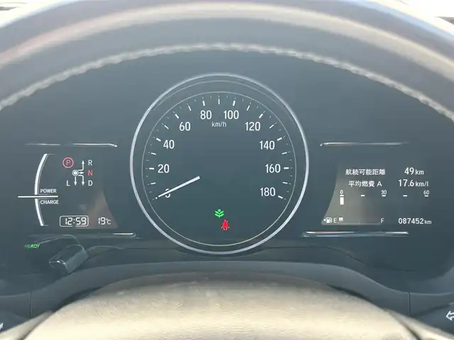 ホンダ ヴェゼル ハイブリッド Z ホンダセンシング 群馬県 2016(平28)年 8.8万km クリスタルブラックパール ワンオ-ナ-/ディーラーオプション8インチインターナビ/ CD/DVD/Bluetooth/SD/AUX/HDMI/USB/フルセグTV/バックカメラ/Honda SENSING/・ACC(アダプティブクルーズコントロール)/・CMBS（衝突被害軽減ブレーキ）/・LKAS（車線維持支援システム）/・路外逸脱抑制機能/・誤発進抑制機能/・先行車発進お知らせ機能/・標識認識機能/・歩行者事故低減ステアリング/・オートハイビーム/レザーシート/前席シートヒーター/前席パワーシート/運転席メモリーシート/革巻きステアリング/ステアリングリモコン/ETC/電子パーキングブレーキ/オートブレーキホールド/純正LEDヘッドライト/純正18インチアルミ/前方ドライブレコーダー/保証書/取扱説明書