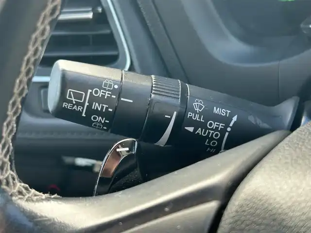 ホンダ ヴェゼル ハイブリッド Z ホンダセンシング 群馬県 2016(平28)年 8.8万km クリスタルブラックパール ワンオ-ナ-/ディーラーオプション8インチインターナビ/ CD/DVD/Bluetooth/SD/AUX/HDMI/USB/フルセグTV/バックカメラ/Honda SENSING/・ACC(アダプティブクルーズコントロール)/・CMBS（衝突被害軽減ブレーキ）/・LKAS（車線維持支援システム）/・路外逸脱抑制機能/・誤発進抑制機能/・先行車発進お知らせ機能/・標識認識機能/・歩行者事故低減ステアリング/・オートハイビーム/レザーシート/前席シートヒーター/前席パワーシート/運転席メモリーシート/革巻きステアリング/ステアリングリモコン/ETC/電子パーキングブレーキ/オートブレーキホールド/純正LEDヘッドライト/純正18インチアルミ/前方ドライブレコーダー/保証書/取扱説明書