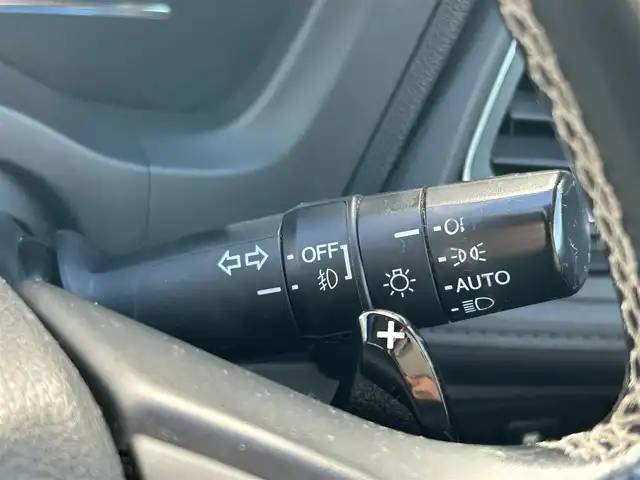 ホンダ ヴェゼル ハイブリッド Z ホンダセンシング 群馬県 2016(平28)年 8.8万km クリスタルブラックパール ワンオ-ナ-/ディーラーオプション8インチインターナビ/ CD/DVD/Bluetooth/SD/AUX/HDMI/USB/フルセグTV/バックカメラ/Honda SENSING/・ACC(アダプティブクルーズコントロール)/・CMBS（衝突被害軽減ブレーキ）/・LKAS（車線維持支援システム）/・路外逸脱抑制機能/・誤発進抑制機能/・先行車発進お知らせ機能/・標識認識機能/・歩行者事故低減ステアリング/・オートハイビーム/レザーシート/前席シートヒーター/前席パワーシート/運転席メモリーシート/革巻きステアリング/ステアリングリモコン/ETC/電子パーキングブレーキ/オートブレーキホールド/純正LEDヘッドライト/純正18インチアルミ/前方ドライブレコーダー/保証書/取扱説明書