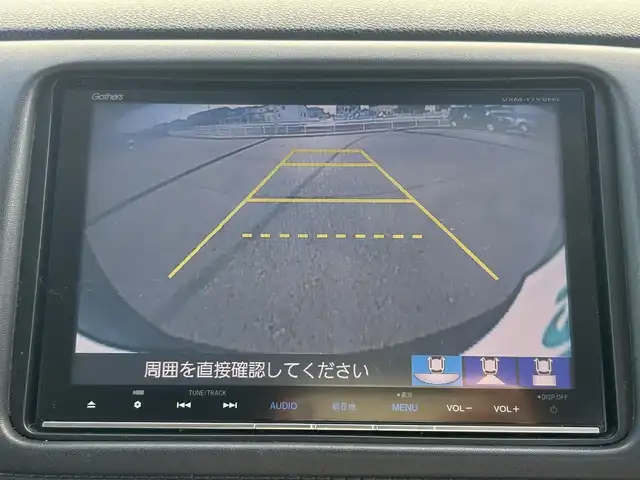 ホンダ ヴェゼル ハイブリッド Z ホンダセンシング 群馬県 2016(平28)年 8.8万km クリスタルブラックパール ワンオ-ナ-/ディーラーオプション8インチインターナビ/ CD/DVD/Bluetooth/SD/AUX/HDMI/USB/フルセグTV/バックカメラ/Honda SENSING/・ACC(アダプティブクルーズコントロール)/・CMBS（衝突被害軽減ブレーキ）/・LKAS（車線維持支援システム）/・路外逸脱抑制機能/・誤発進抑制機能/・先行車発進お知らせ機能/・標識認識機能/・歩行者事故低減ステアリング/・オートハイビーム/レザーシート/前席シートヒーター/前席パワーシート/運転席メモリーシート/革巻きステアリング/ステアリングリモコン/ETC/電子パーキングブレーキ/オートブレーキホールド/純正LEDヘッドライト/純正18インチアルミ/前方ドライブレコーダー/保証書/取扱説明書