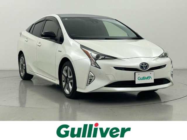 トヨタ プリウス Sセーフティプラス ツートーン 熊本県 2018(平30)年 8.5万km アティチュードブラックマイカ/ホワイトパールクリスタルシャイン ワンオーナー　/禁煙車　/純正9インチナビ（ＣＤ・ＤＶＤ・フルセグ・ＢＴ・ＳＤ）/バックカメラ　/ビルトインＥＴＣ２．０　/前後クリアランスソナー　/トヨタセーフティーセンス/・レーダークルーズコントロール/・プリクラッシュセーフティ/・レーンディパーチャーアラート/・オートハイビーム/横滑り防止/純正フロアマット/純正17インチAW/オートライト/LEDヘッドライト/フォグランプ/スマートキー/プッシュスタート/スペアキー1本/保証書