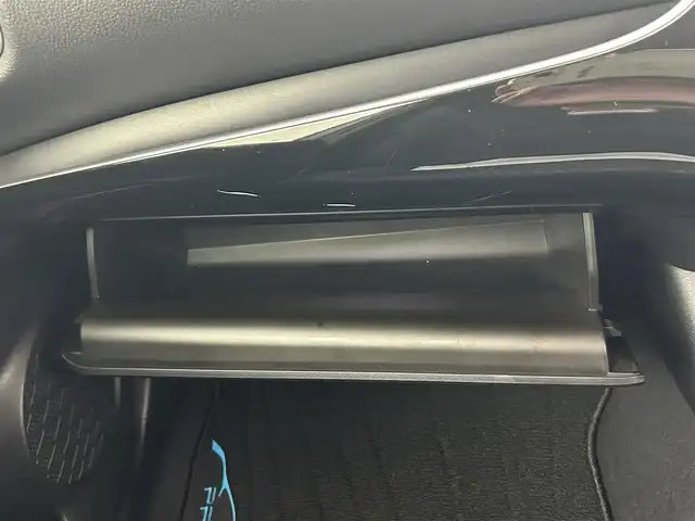 トヨタ プリウス Sセーフティプラス ツートーン 熊本県 2018(平30)年 8.5万km アティチュードブラックマイカ/ホワイトパールクリスタルシャイン ワンオーナー　/禁煙車　/純正9インチナビ（ＣＤ・ＤＶＤ・フルセグ・ＢＴ・ＳＤ）/バックカメラ　/ビルトインＥＴＣ２．０　/前後クリアランスソナー　/トヨタセーフティーセンス/・レーダークルーズコントロール/・プリクラッシュセーフティ/・レーンディパーチャーアラート/・オートハイビーム/横滑り防止/純正フロアマット/純正17インチAW/オートライト/LEDヘッドライト/フォグランプ/スマートキー/プッシュスタート/スペアキー1本/保証書