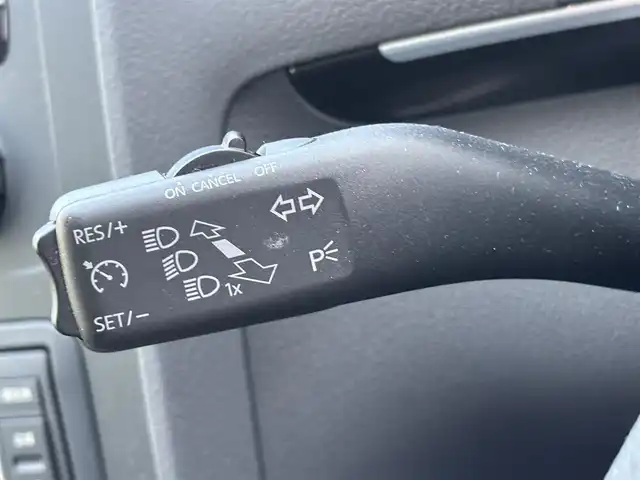 フォルクスワーゲン ゴルフ トゥーラン TSI ハイライン 東京都 2013(平25)年 3.8万km 黒 純正ＳＤナビゲーションシステム（SDナビ/地デジTV/DVD）/駐車支援システム　/パークディスタンスコントロール　/パドルシフト　/オートエアコン　/アルカンターラ／ファブリックコンビシート／スポーツシート/ＥＴＣ　/ＨＩＤヘッドランプ/ヘッドランプウォッシャー/フロントフォグランプ/コーナリングランプ/クローム加飾付ボディ同色サイドモール/シルバールーフレール/アルミニウムインパネ加飾/自発光式アナログメーター/フルカラーマルチファクションインジケーター/革巻きステアリングホイール/７DSG/７人乗り