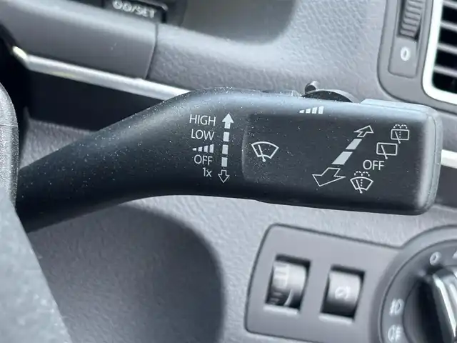 フォルクスワーゲン ゴルフ トゥーラン TSI ハイライン 東京都 2013(平25)年 3.8万km 黒 純正ＳＤナビゲーションシステム（SDナビ/地デジTV/DVD）/駐車支援システム　/パークディスタンスコントロール　/パドルシフト　/オートエアコン　/アルカンターラ／ファブリックコンビシート／スポーツシート/ＥＴＣ　/ＨＩＤヘッドランプ/ヘッドランプウォッシャー/フロントフォグランプ/コーナリングランプ/クローム加飾付ボディ同色サイドモール/シルバールーフレール/アルミニウムインパネ加飾/自発光式アナログメーター/フルカラーマルチファクションインジケーター/革巻きステアリングホイール/７DSG/７人乗り