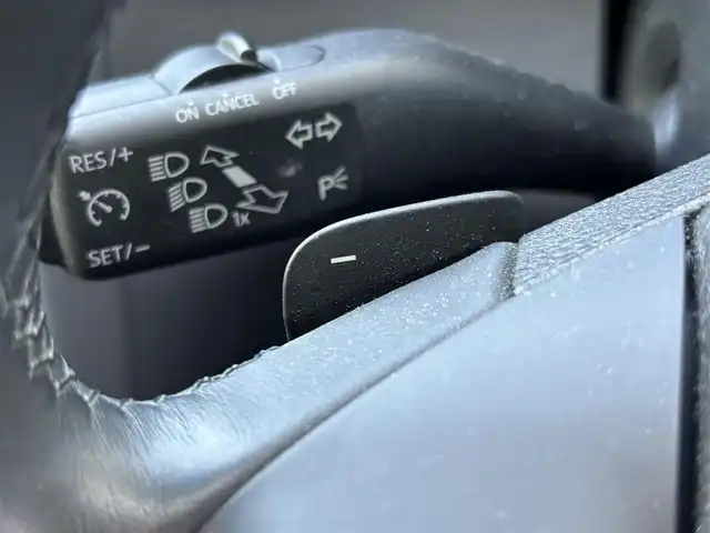 フォルクスワーゲン ゴルフ トゥーラン TSI ハイライン 東京都 2013(平25)年 3.8万km 黒 純正ＳＤナビゲーションシステム（SDナビ/地デジTV/DVD）/駐車支援システム　/パークディスタンスコントロール　/パドルシフト　/オートエアコン　/アルカンターラ／ファブリックコンビシート／スポーツシート/ＥＴＣ　/ＨＩＤヘッドランプ/ヘッドランプウォッシャー/フロントフォグランプ/コーナリングランプ/クローム加飾付ボディ同色サイドモール/シルバールーフレール/アルミニウムインパネ加飾/自発光式アナログメーター/フルカラーマルチファクションインジケーター/革巻きステアリングホイール/７DSG/７人乗り