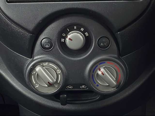 日産 マーチ 12S Vパッケージ 新潟県 2012(平24)年 8.2万km ブリリアントシルバー 純正SDナビ/(AM/FM/CD/SD/ワンセグ/Bluetooth)/ヘッドライトレベライザー/社外アルミホイール付冬タイヤ積込/(165/70/R14/7mm)/電動格納ミラー/ドアバイザー