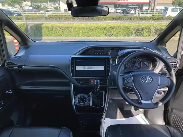 トヨタ ヴォクシー ZS 煌Ⅱ 香川県 2019(令1)年 3.9万km ブラック 登録時走行距離：38715km/ディーラー純正10型ナビ/　CD DVD BT フルセグTV/バックカメラ/両側パワースライドドア/モデリスタエアロ/車高調/プリクラッシュセーフティシステム/レーンキープアシスト/クルーズコントロール/オートハイビーム/LEDヘッドライト/オートライト/フォグランプ/横滑り防止装置/アイドリングストップ/ETC/ロールサンシェード/ISOFIX/プッシュスタート/スマートキー