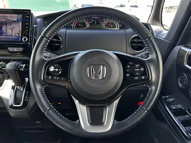 ホンダ Ｎ ＢＯＸ カスタム G L ターボ ホンダセンシング 宮城県 2018(平30)年 6.1万km プラチナホワイトパール ホンダセンシング/●衝突軽減ブレーキ〈CMBS〉/●誤発進抑制機能/●後方誤発進抑制機能/●歩行者事故低減ステアリング/●路外逸脱抑制機能/●ACC〈アダプティブ・クルーズ・コントロール〉/●LKAS〈車線維持支援システム〉/●オートハイビーム/●先行車発進お知らせ機能/●標識認識機能/Gathersプレミアムインターナビ(8インチ)/フルセグTV/CD/DVD/Bluetooth/SD/AUX/CD録音可/バックカメラ/両側パワースライドドア/ドライブレコーダー/ハーフレザーシート/LEDヘッドライト/ステアリングスイッチ/パドルシフト/サンシェード/USBポート×3/ウインカーミラー/ETC/取扱説明書/スペアキー