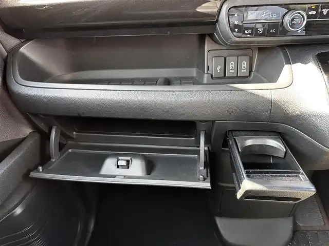 ホンダ Ｎ ＢＯＸ カスタム G L ターボ ホンダセンシング 宮城県 2018(平30)年 6.1万km プラチナホワイトパール ホンダセンシング/●衝突軽減ブレーキ〈CMBS〉/●誤発進抑制機能/●後方誤発進抑制機能/●歩行者事故低減ステアリング/●路外逸脱抑制機能/●ACC〈アダプティブ・クルーズ・コントロール〉/●LKAS〈車線維持支援システム〉/●オートハイビーム/●先行車発進お知らせ機能/●標識認識機能/Gathersプレミアムインターナビ(8インチ)/フルセグTV/CD/DVD/Bluetooth/SD/AUX/CD録音可/バックカメラ/両側パワースライドドア/ドライブレコーダー/ハーフレザーシート/LEDヘッドライト/ステアリングスイッチ/パドルシフト/サンシェード/USBポート×3/ウインカーミラー/ETC/取扱説明書/スペアキー