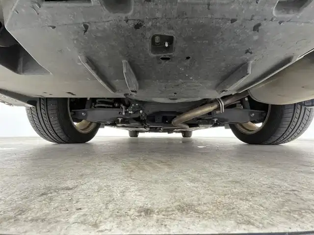 レクサス ＨＳ 250h 千葉県 2013(平25)年 5.1万km プラチナムシルバーメタリック 禁煙車/純正HDDナビ/・CD/DVD/AUX/USB/Bluetooth/フルセグTV/・バックカメラ、フロントカメラ/・ビルトインETC/クルーズコントロール/クリアランスソナー/革巻きステアリング/・ステアリングスイッチ/DNパワーシート/左右独立エアコン/純正フロアマット/純正ドアバイザー/純正17インチAW/電動格納ウインカーミラー/オートライト/・LEDヘッドライト/・LEDフォグランプ