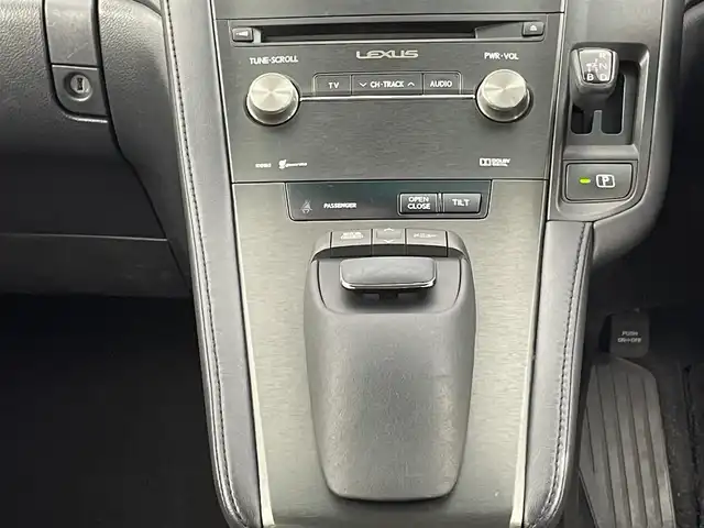 レクサス ＨＳ 250h 千葉県 2013(平25)年 5.1万km プラチナムシルバーメタリック 禁煙車/純正HDDナビ/・CD/DVD/AUX/USB/Bluetooth/フルセグTV/・バックカメラ、フロントカメラ/・ビルトインETC/クルーズコントロール/クリアランスソナー/革巻きステアリング/・ステアリングスイッチ/DNパワーシート/左右独立エアコン/純正フロアマット/純正ドアバイザー/純正17インチAW/電動格納ウインカーミラー/オートライト/・LEDヘッドライト/・LEDフォグランプ