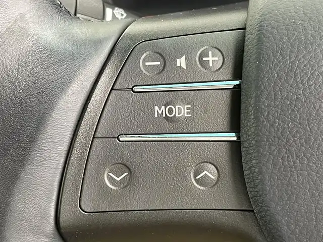 レクサス ＨＳ 250h 千葉県 2013(平25)年 5.1万km プラチナムシルバーメタリック 禁煙車/純正HDDナビ/・CD/DVD/AUX/USB/Bluetooth/フルセグTV/・バックカメラ、フロントカメラ/・ビルトインETC/クルーズコントロール/クリアランスソナー/革巻きステアリング/・ステアリングスイッチ/DNパワーシート/左右独立エアコン/純正フロアマット/純正ドアバイザー/純正17インチAW/電動格納ウインカーミラー/オートライト/・LEDヘッドライト/・LEDフォグランプ