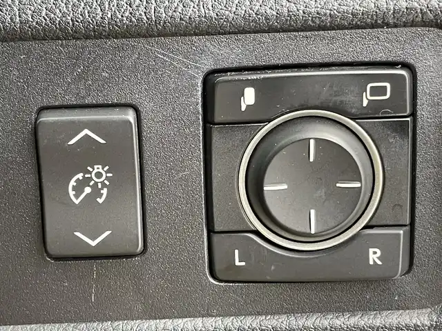 レクサス ＨＳ 250h 千葉県 2013(平25)年 5.1万km プラチナムシルバーメタリック 禁煙車/純正HDDナビ/・CD/DVD/AUX/USB/Bluetooth/フルセグTV/・バックカメラ、フロントカメラ/・ビルトインETC/クルーズコントロール/クリアランスソナー/革巻きステアリング/・ステアリングスイッチ/DNパワーシート/左右独立エアコン/純正フロアマット/純正ドアバイザー/純正17インチAW/電動格納ウインカーミラー/オートライト/・LEDヘッドライト/・LEDフォグランプ