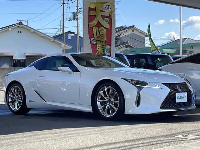 レクサス ＬＣ 500h Lパッケージ 愛媛県 2017(平29)年 1.8万km ホワイトノーヴァガラスフレーク ガラスルーフ/純正メーカーナビ/（CD/DVD/FM/AM/BT/USB）/フルセグTV/バックカメラ/ビルトイン2.0ETC/マークレビンソン/純正20インチAW/レクサスセーフティセンス/レーダークルーズコントロール/クリアランスソナー/ブラインドスポットモニター/ドライブレコーダー/レザーシート/前席パワーシート（D席メモリー付き）/前席シートヒーター /エアシート/ハンドルヒーター/取説、保証書/スペアキー