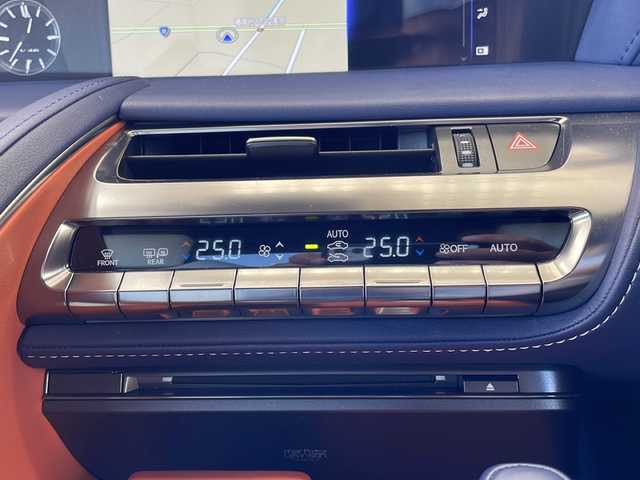 レクサス ＬＣ 500h Lパッケージ 愛媛県 2017(平29)年 1.8万km ホワイトノーヴァガラスフレーク ガラスルーフ/純正メーカーナビ/（CD/DVD/FM/AM/BT/USB）/フルセグTV/バックカメラ/ビルトイン2.0ETC/マークレビンソン/純正20インチAW/レクサスセーフティセンス/レーダークルーズコントロール/クリアランスソナー/ブラインドスポットモニター/ドライブレコーダー/レザーシート/前席パワーシート（D席メモリー付き）/前席シートヒーター /エアシート/ハンドルヒーター/取説、保証書/スペアキー