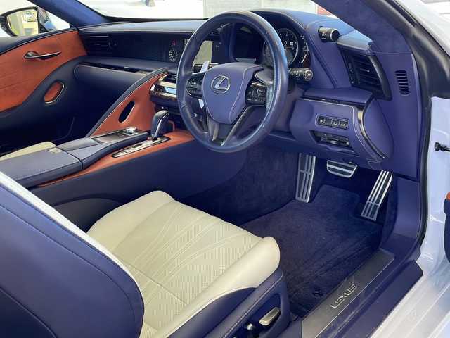 レクサス ＬＣ 500h Lパッケージ 愛媛県 2017(平29)年 1.8万km ホワイトノーヴァガラスフレーク ガラスルーフ/純正メーカーナビ/（CD/DVD/FM/AM/BT/USB）/フルセグTV/バックカメラ/ビルトイン2.0ETC/マークレビンソン/純正20インチAW/レクサスセーフティセンス/レーダークルーズコントロール/クリアランスソナー/ブラインドスポットモニター/ドライブレコーダー/レザーシート/前席パワーシート（D席メモリー付き）/前席シートヒーター /エアシート/ハンドルヒーター/取説、保証書/スペアキー