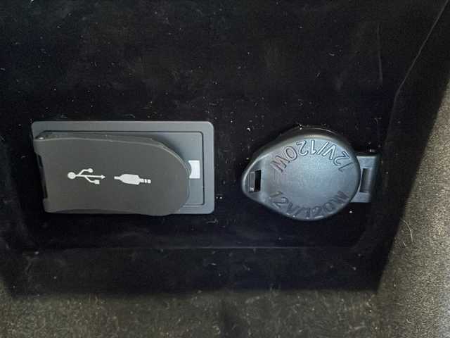 レクサス ＬＣ 500h Lパッケージ 愛媛県 2017(平29)年 1.8万km ホワイトノーヴァガラスフレーク ガラスルーフ/純正メーカーナビ/（CD/DVD/FM/AM/BT/USB）/フルセグTV/バックカメラ/ビルトイン2.0ETC/マークレビンソン/純正20インチAW/レクサスセーフティセンス/レーダークルーズコントロール/クリアランスソナー/ブラインドスポットモニター/ドライブレコーダー/レザーシート/前席パワーシート（D席メモリー付き）/前席シートヒーター /エアシート/ハンドルヒーター/取説、保証書/スペアキー