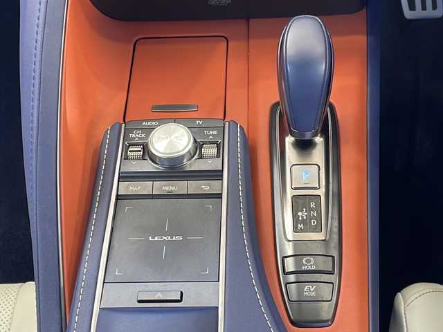 レクサス ＬＣ 500h Lパッケージ 愛媛県 2017(平29)年 1.8万km ホワイトノーヴァガラスフレーク ガラスルーフ/純正メーカーナビ/（CD/DVD/FM/AM/BT/USB）/フルセグTV/バックカメラ/ビルトイン2.0ETC/マークレビンソン/純正20インチAW/レクサスセーフティセンス/レーダークルーズコントロール/クリアランスソナー/ブラインドスポットモニター/ドライブレコーダー/レザーシート/前席パワーシート（D席メモリー付き）/前席シートヒーター /エアシート/ハンドルヒーター/取説、保証書/スペアキー