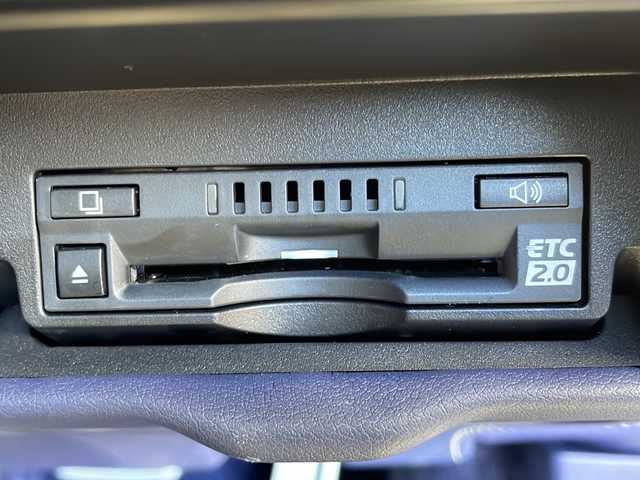 レクサス ＬＣ 500h Lパッケージ 愛媛県 2017(平29)年 1.8万km ホワイトノーヴァガラスフレーク ガラスルーフ/純正メーカーナビ/（CD/DVD/FM/AM/BT/USB）/フルセグTV/バックカメラ/ビルトイン2.0ETC/マークレビンソン/純正20インチAW/レクサスセーフティセンス/レーダークルーズコントロール/クリアランスソナー/ブラインドスポットモニター/ドライブレコーダー/レザーシート/前席パワーシート（D席メモリー付き）/前席シートヒーター /エアシート/ハンドルヒーター/取説、保証書/スペアキー