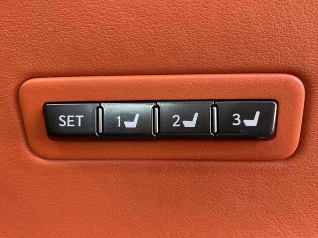 レクサス ＬＣ 500h Lパッケージ 愛媛県 2017(平29)年 1.8万km ホワイトノーヴァガラスフレーク ガラスルーフ/純正メーカーナビ/（CD/DVD/FM/AM/BT/USB）/フルセグTV/バックカメラ/ビルトイン2.0ETC/マークレビンソン/純正20インチAW/レクサスセーフティセンス/レーダークルーズコントロール/クリアランスソナー/ブラインドスポットモニター/ドライブレコーダー/レザーシート/前席パワーシート（D席メモリー付き）/前席シートヒーター /エアシート/ハンドルヒーター/取説、保証書/スペアキー