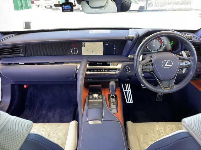レクサス ＬＣ 500h Lパッケージ 愛媛県 2017(平29)年 1.8万km ホワイトノーヴァガラスフレーク ガラスルーフ/純正メーカーナビ/（CD/DVD/FM/AM/BT/USB）/フルセグTV/バックカメラ/ビルトイン2.0ETC/マークレビンソン/純正20インチAW/レクサスセーフティセンス/レーダークルーズコントロール/クリアランスソナー/ブラインドスポットモニター/ドライブレコーダー/レザーシート/前席パワーシート（D席メモリー付き）/前席シートヒーター /エアシート/ハンドルヒーター/取説、保証書/スペアキー