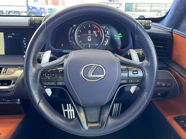 レクサス ＬＣ 500h Lパッケージ 愛媛県 2017(平29)年 1.8万km ホワイトノーヴァガラスフレーク ガラスルーフ/純正メーカーナビ/（CD/DVD/FM/AM/BT/USB）/フルセグTV/バックカメラ/ビルトイン2.0ETC/マークレビンソン/純正20インチAW/レクサスセーフティセンス/レーダークルーズコントロール/クリアランスソナー/ブラインドスポットモニター/ドライブレコーダー/レザーシート/前席パワーシート（D席メモリー付き）/前席シートヒーター /エアシート/ハンドルヒーター/取説、保証書/スペアキー