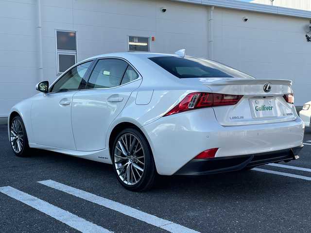 レクサス ＩＳ 300h バージョンL 三重県 2014(平26)年 4.1万km ホワイトパールクリスタルシャイン 登録時40338km/ワンオーナー/禁煙車/純正メーカーオプションナビ/・フルセグ・Ｂｌｕｅｔｏｏｔｈ・CD/DVD/Blu-ray/・SD・AUX・USB・AM/FM/白フルレザーシート/前席シートヒーター/前席ベンチレーション/前席パワーシート/D席メモリー機能付き/クルーズコントロール/バックカメラ/コーナーセンサー/ビルドインＥＴＣ/パドルシフト/AUTOライト・ワイパー