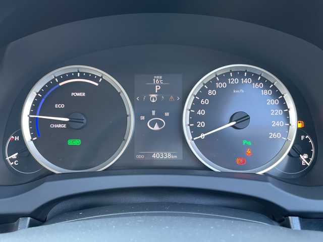 レクサス ＩＳ 300h バージョンL 三重県 2014(平26)年 4.1万km ホワイトパールクリスタルシャイン 登録時40338km/ワンオーナー/禁煙車/純正メーカーオプションナビ/・フルセグ・Ｂｌｕｅｔｏｏｔｈ・CD/DVD/Blu-ray/・SD・AUX・USB・AM/FM/白フルレザーシート/前席シートヒーター/前席ベンチレーション/前席パワーシート/D席メモリー機能付き/クルーズコントロール/バックカメラ/コーナーセンサー/ビルドインＥＴＣ/パドルシフト/AUTOライト・ワイパー