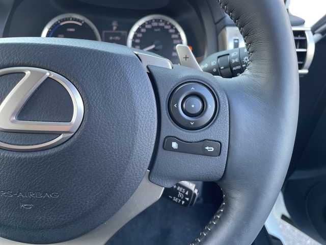 レクサス ＩＳ 300h バージョンL 三重県 2014(平26)年 4.1万km ホワイトパールクリスタルシャイン 登録時40338km/ワンオーナー/禁煙車/純正メーカーオプションナビ/・フルセグ・Ｂｌｕｅｔｏｏｔｈ・CD/DVD/Blu-ray/・SD・AUX・USB・AM/FM/白フルレザーシート/前席シートヒーター/前席ベンチレーション/前席パワーシート/D席メモリー機能付き/クルーズコントロール/バックカメラ/コーナーセンサー/ビルドインＥＴＣ/パドルシフト/AUTOライト・ワイパー