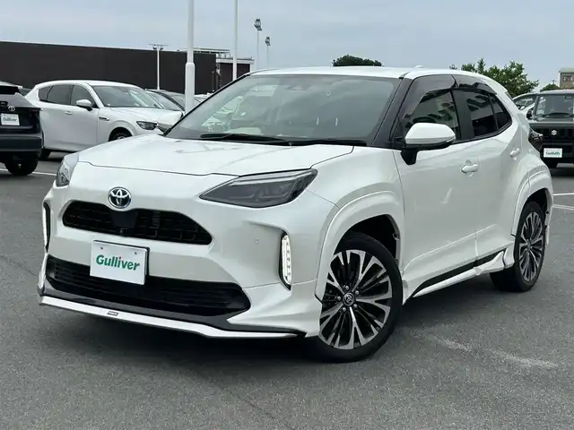 トヨタ ヤリスクロス ハイブリッド Z 奈良県 2022(令4)年 1.9万km ホワイトパールクリスタルシャイン 純正ディスプレイオーディオ/(AM/FM/BT/USB)/モデリスタフルエアロ/BSM/パノラマモニター/ハーフレザーシート/シートヒーター/レーダークルーズコントロール/プリクラッシュセーフティ/オートマチックハイビーム/クリアランスソナー/電動サイドブレーキ/革巻きステアリング/ステアリングスイッチ/パワーバックドア/オートライト/ビルトインETC/前後ドライブレコーダー/横滑り防止装置/純正フロアマット/純正ドアバイザー/プッシュスタート/電格ウインカーミラー