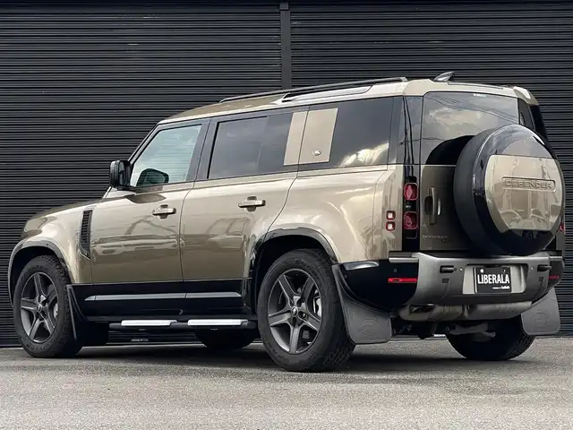 ランドローバー ランドローバー ディフェンダー 110XダイナミックSE 山梨県 2022(令4)年 3.3万km 茶 1オナ/Pサンルーフ /白革 /11.4ナビ /全周囲/シートヒーター/パワーシート/アップルカープレイ/アンドロイドA/LED/ACC/MERIDIAN/前後ドラレコ/デジタルインナーミラー/BSA/純正AW/スペアキー/取説/保証書