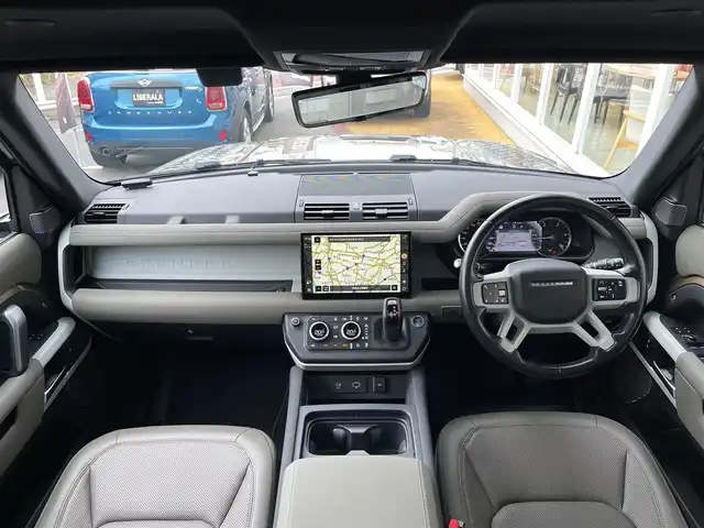 ランドローバー ランドローバー ディフェンダー 110XダイナミックSE 山梨県 2022(令4)年 3.3万km 茶 1オナ/Pサンルーフ /白革 /11.4ナビ /全周囲/シートヒーター/パワーシート/アップルカープレイ/アンドロイドA/LED/ACC/MERIDIAN/前後ドラレコ/デジタルインナーミラー/BSA/純正AW/スペアキー/取説/保証書