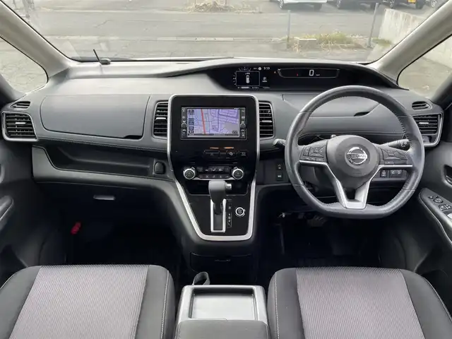 日産 セレナ 青森県 2019(平31)年 7.3万km ブリリアントホワイトパール ワンオーナー/4WD/純正SDナビ/CD/DVD/SD/BT/USB/フルセグTV/インテリジェントアラウンドビューモニター/両側パワースライドドア/クルーズコントロール/クリアランスソナー/ステアリングリモコン/アイドリングストップ/純正エンジンスターター/ETC/オートライト/LEDヘッドライト/フォグライト/電動パーキングブレーキ/プッシュスタート/純正ドアバイザー/純正フロアマット/積込スタッドレスタイヤ/保証書/取扱説明書