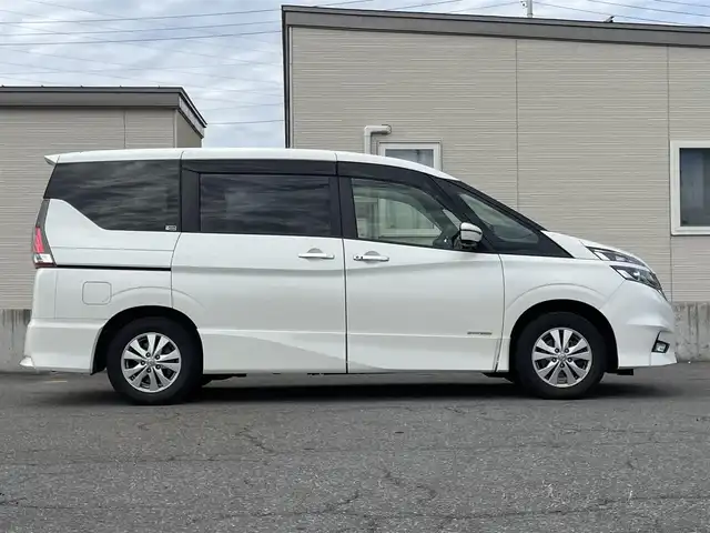 日産 セレナ 青森県 2019(平31)年 7.3万km ブリリアントホワイトパール ワンオーナー/4WD/純正SDナビ/CD/DVD/SD/BT/USB/フルセグTV/インテリジェントアラウンドビューモニター/両側パワースライドドア/クルーズコントロール/クリアランスソナー/ステアリングリモコン/アイドリングストップ/純正エンジンスターター/ETC/オートライト/LEDヘッドライト/フォグライト/電動パーキングブレーキ/プッシュスタート/純正ドアバイザー/純正フロアマット/積込スタッドレスタイヤ/保証書/取扱説明書