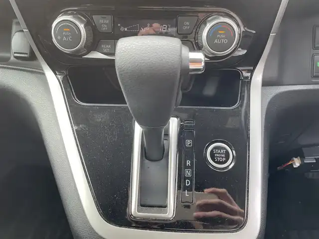 日産 セレナ 青森県 2019(平31)年 7.3万km ブリリアントホワイトパール ワンオーナー/4WD/純正SDナビ/CD/DVD/SD/BT/USB/フルセグTV/インテリジェントアラウンドビューモニター/両側パワースライドドア/クルーズコントロール/クリアランスソナー/ステアリングリモコン/アイドリングストップ/純正エンジンスターター/ETC/オートライト/LEDヘッドライト/フォグライト/電動パーキングブレーキ/プッシュスタート/純正ドアバイザー/純正フロアマット/積込スタッドレスタイヤ/保証書/取扱説明書