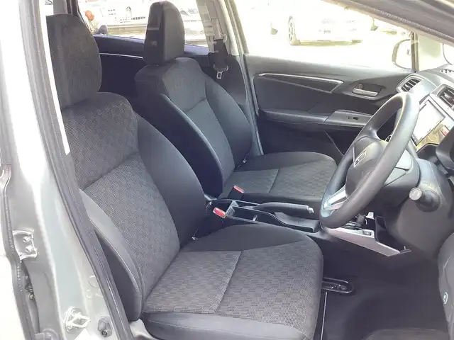 ホンダ フィット 13G Fパッケージ 京都府 2013(平25)年 3.9万km アラバスターシルバーメタリック ワンオーナー/純正ナビ(VXM-145C)/　CD BT SD/スマートキー/横滑り防止装置/アイドリングストップ/スペアスマートキー/新車保証書/取扱説明書