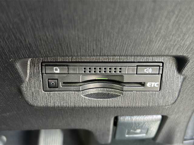 トヨタ プリウス α S 愛媛県 2015(平27)年 7.5万km ホワイトパールクリスタルシャイン 純正８インチナビ/（Bluetooth/AM/FM/フルセグTV/DVD）/LEDヘッドライト/ETC/ドライブレコーダー/バックカメラ/スマートキー/スペアキー有/純正フロアマット/TOPRUN16インチAW/横滑り防止装置/プッシュスタートボタン/パワーウィンドウ/パワーステアリング