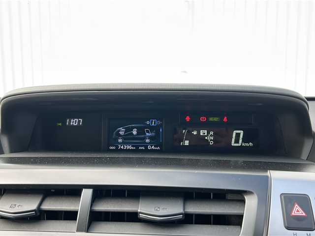 トヨタ プリウス α S 愛媛県 2015(平27)年 7.5万km ホワイトパールクリスタルシャイン 純正８インチナビ/（Bluetooth/AM/FM/フルセグTV/DVD）/LEDヘッドライト/ETC/ドライブレコーダー/バックカメラ/スマートキー/スペアキー有/純正フロアマット/TOPRUN16インチAW/横滑り防止装置/プッシュスタートボタン/パワーウィンドウ/パワーステアリング