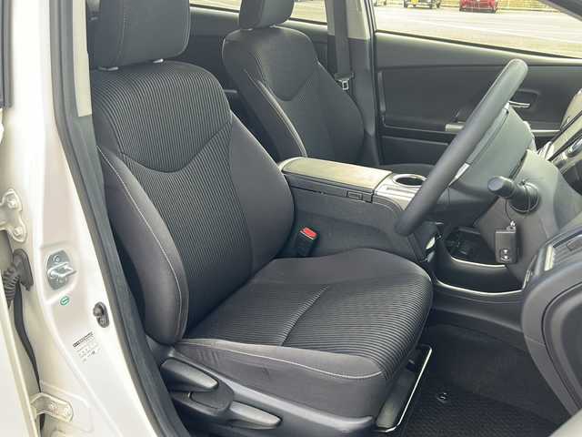 トヨタ プリウス α S 愛媛県 2015(平27)年 7.5万km ホワイトパールクリスタルシャイン 純正８インチナビ/（Bluetooth/AM/FM/フルセグTV/DVD）/LEDヘッドライト/ETC/ドライブレコーダー/バックカメラ/スマートキー/スペアキー有/純正フロアマット/TOPRUN16インチAW/横滑り防止装置/プッシュスタートボタン/パワーウィンドウ/パワーステアリング