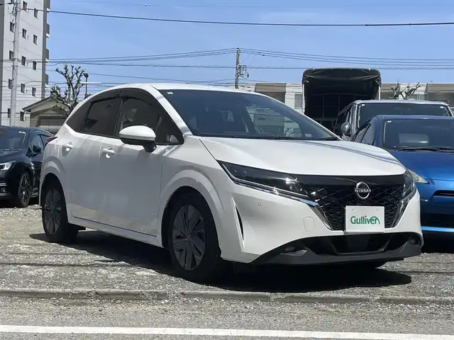 日産 ノート X 静岡県 2021(令3)年 2.3万km ピュアホワイトパール ワンオーナー/プロパイロット/純正メモリナビ/　（フルセグTV/Bluetooth/HDMI/USB）/インテリジェントアラウンドビューモニター/ETC/前方ドライブレコーダー/デジタルインナーミラー/360°セーフティアシスト/・インテリジェント エマージェンシーブレーキ/・インテリジェント FCW（前方衝突予測警報）/・インテリジェント LI（車線逸脱防止支援システム）/　＋LDW（車線逸脱警報）/・インテリジェント DA（ふらつき警報）/・踏み間違い衝突防止アシスト/・標識検知機能/オートマチックハイビーム/横滑り防止装置/スマートキー/置くだけ充電/純正LEDヘッドライト/スペアキー1本/保証書/取扱説明書